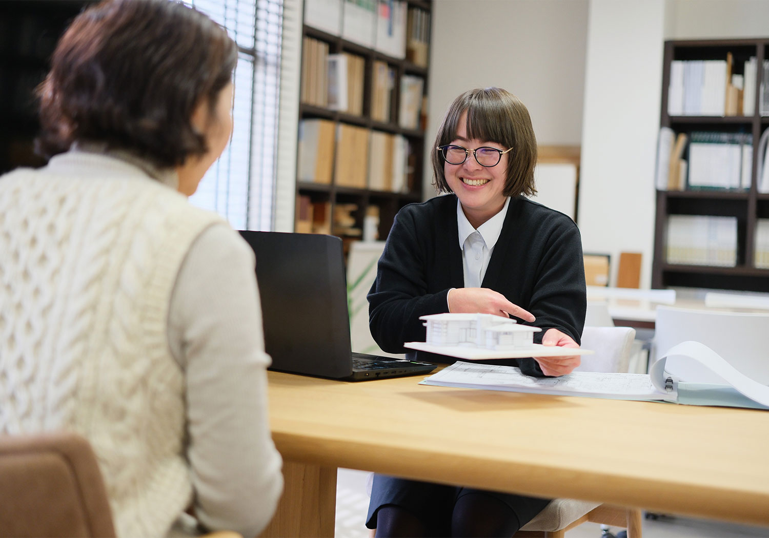 設計士が初回から同席し、引き渡しまで伴走